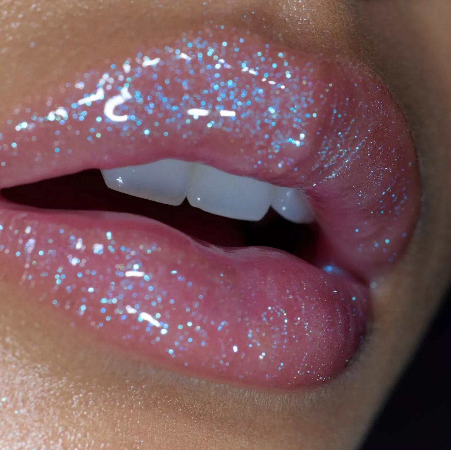 R.E.M. Beauty Essential Drip Glossy Balm Fembot (Pre-orden)